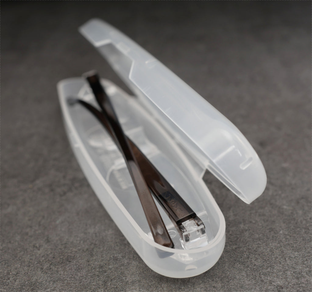 Reading glasses with Japanese optics