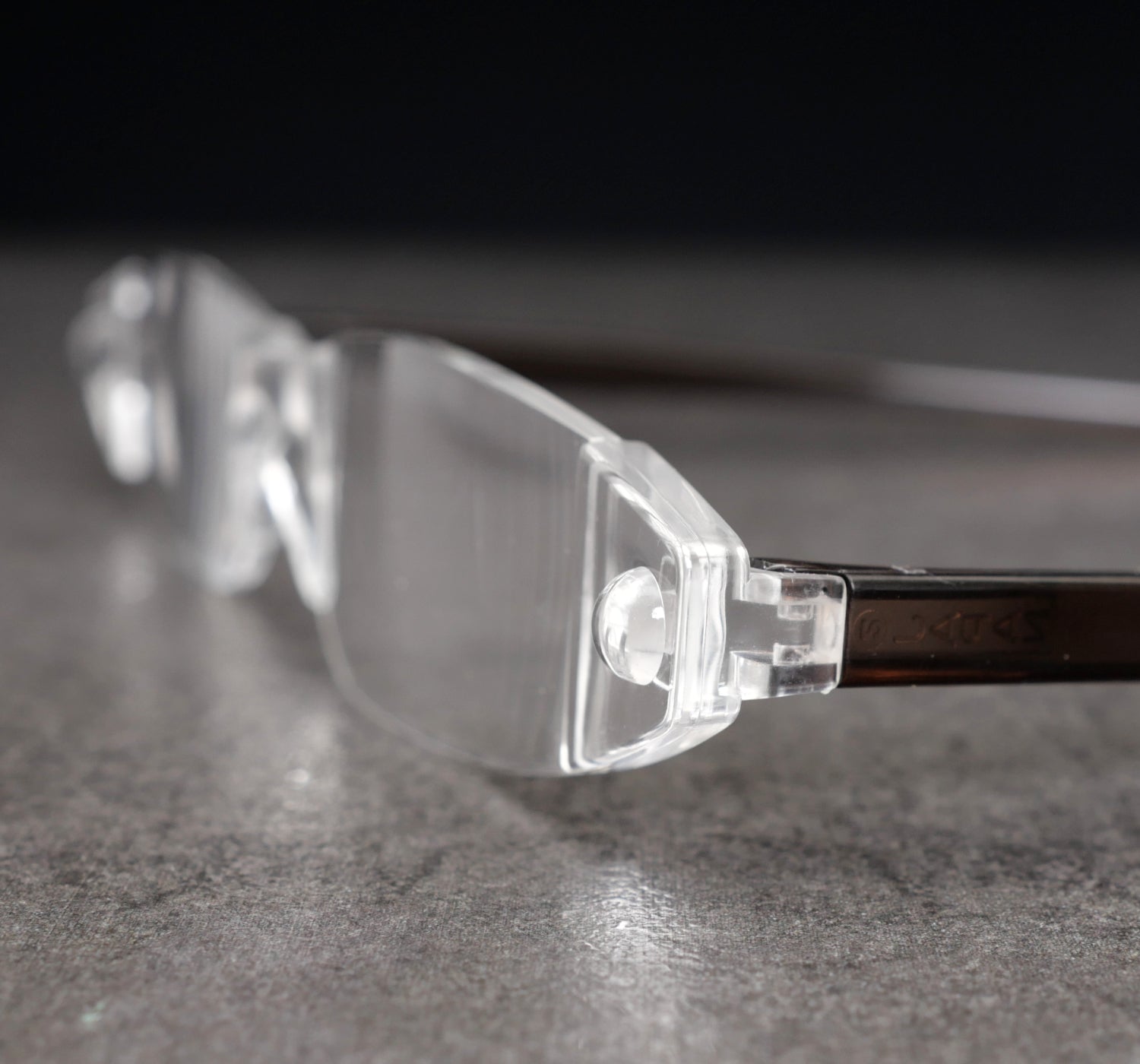 Reading glasses with Japanese optics